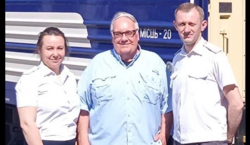 Наследник известного миллиардера Баффетта приехал в Киев поездом Укрзализныци