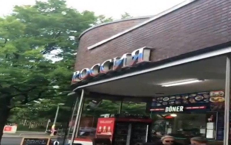 "Я за дружбу народов": украинка - владелица кафе Россия в Берлине отказалась менять его название