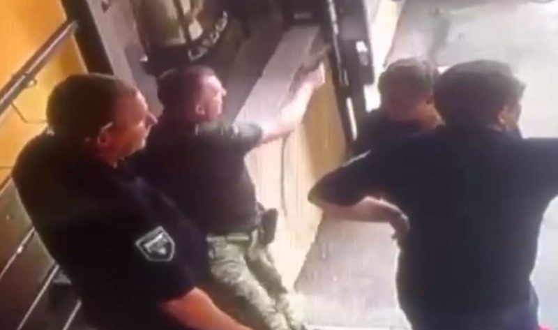 У Києві чиновник Генштабу ЗСУ відкрив стрілянину з пістолета в спальному районі