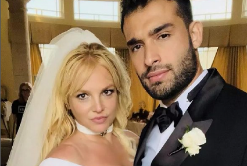 Бритни Спирс пришлось заключить брачный контракт с молодым мужем - озвучены необычные условия