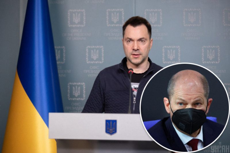 Шольц несе відповідальність за смерті українців у війни проти РФ - Арестович