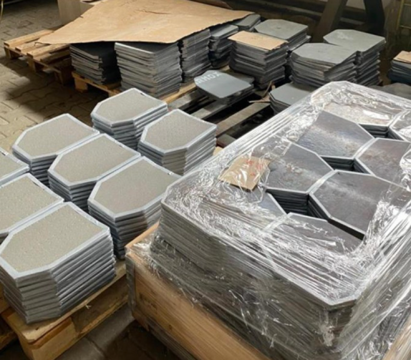 Хотів заробити 25 млн грн на гуманітарці: директор холдингу продавав 3 тис. бронежилетів