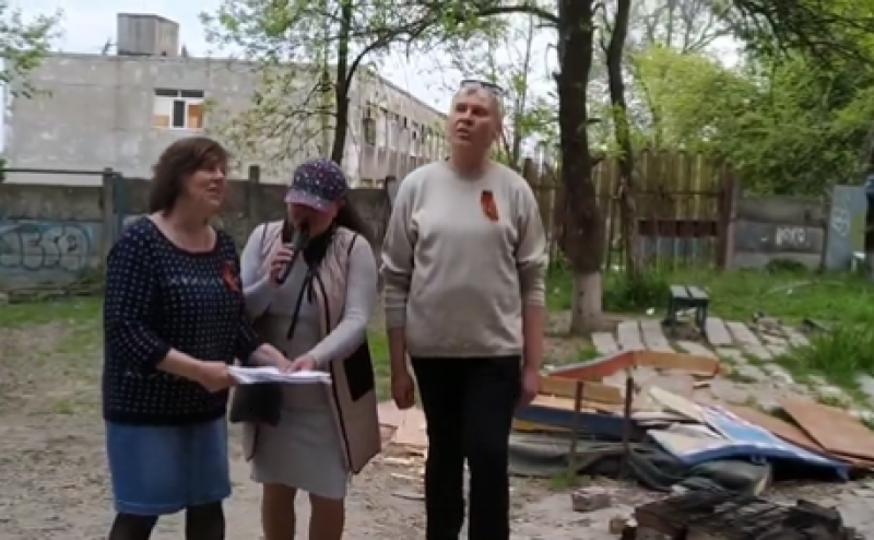 "20 тысяч погибших": в Мариуполе оккупанты праздновали и орали песни в караоке