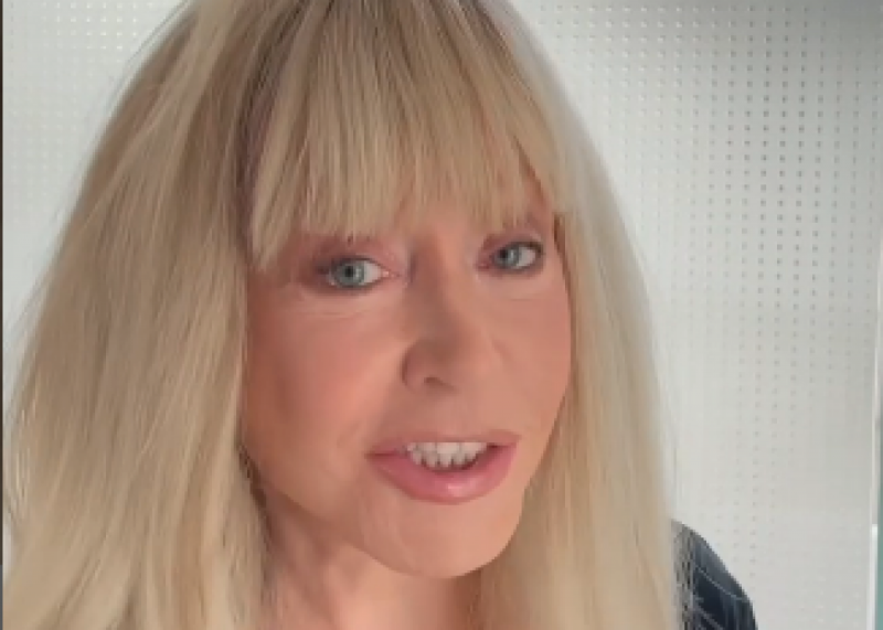 Хорошеет на глазах: как сейчас выглядит покинувшая РФ Алла Пугачева