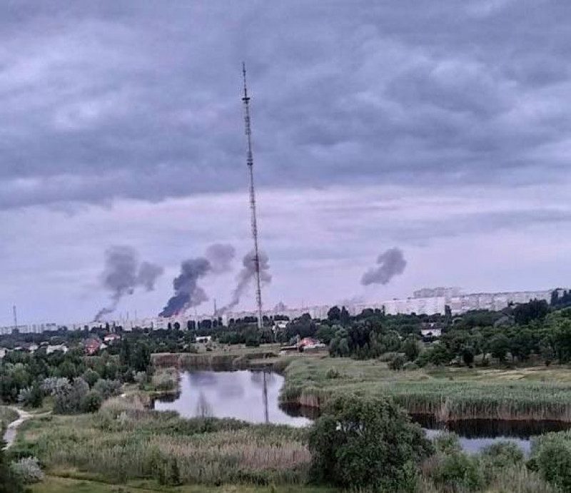 Ракетні удари по Кременчуку: РФ вдарила по НПЗ та інших об'єктах інфраструктури