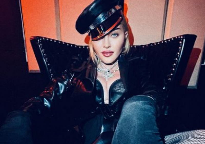 Слишком много ягодиц: 63-летняя Мадонна смутила фанатов эпатажным кадром