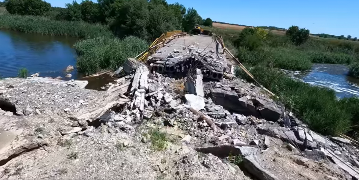Одни руины: украинские военные показали выжженное село после прихода оккупантов