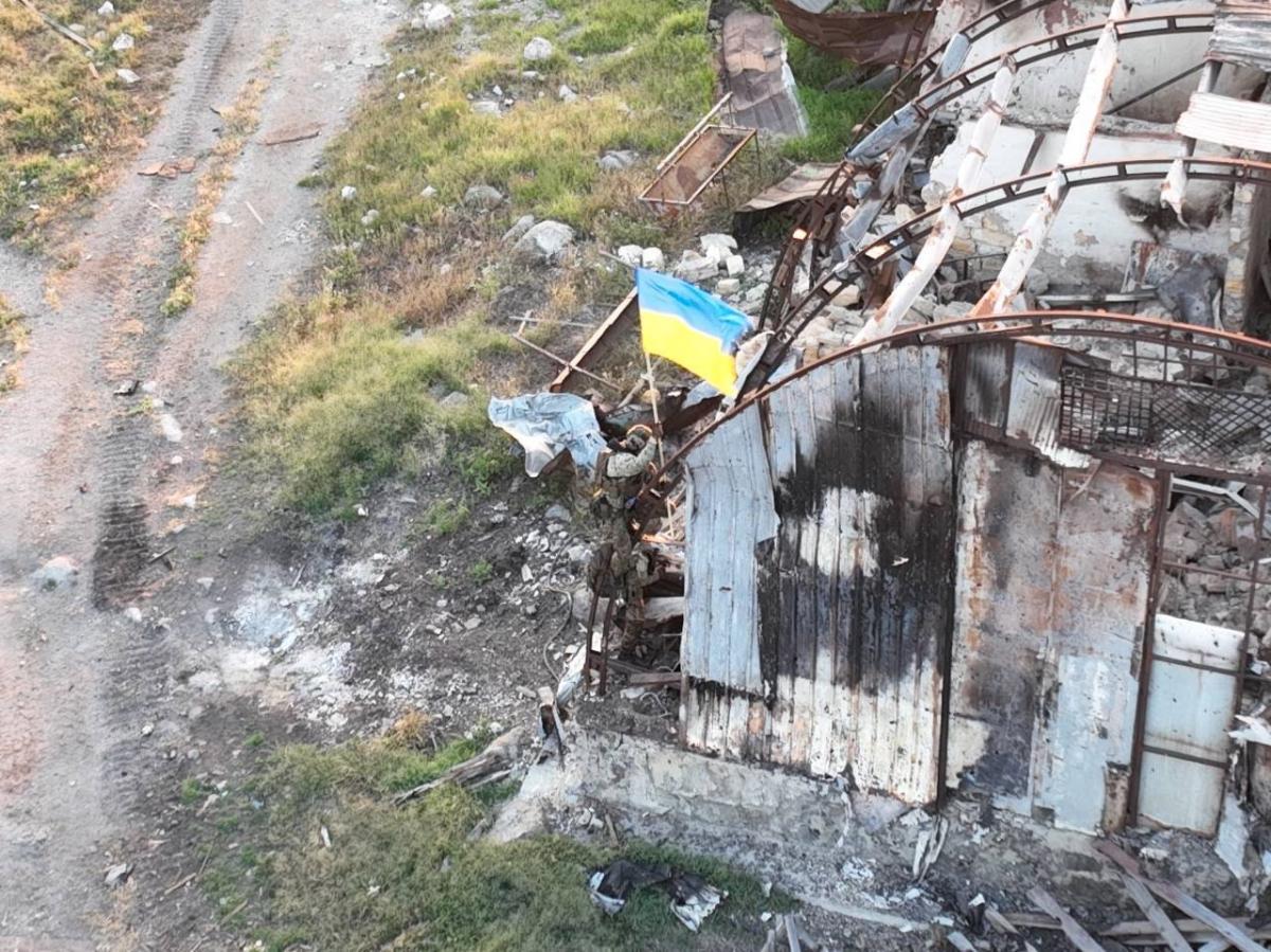 Флаг Украины над островом Змеиный