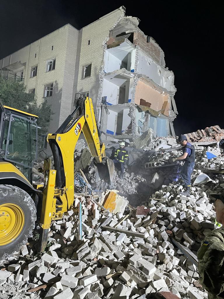 Окупанти знищили багатоповерхівку у Часовому Ярі на Донеччині Окупанти знищили багатоповерхівку у Часовому Ярі на Донеччині