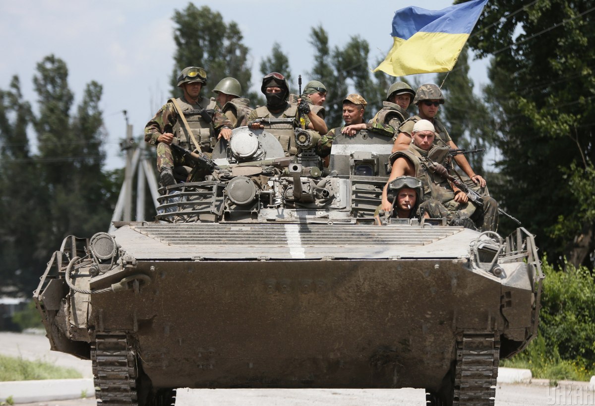 Українські військові на танку 