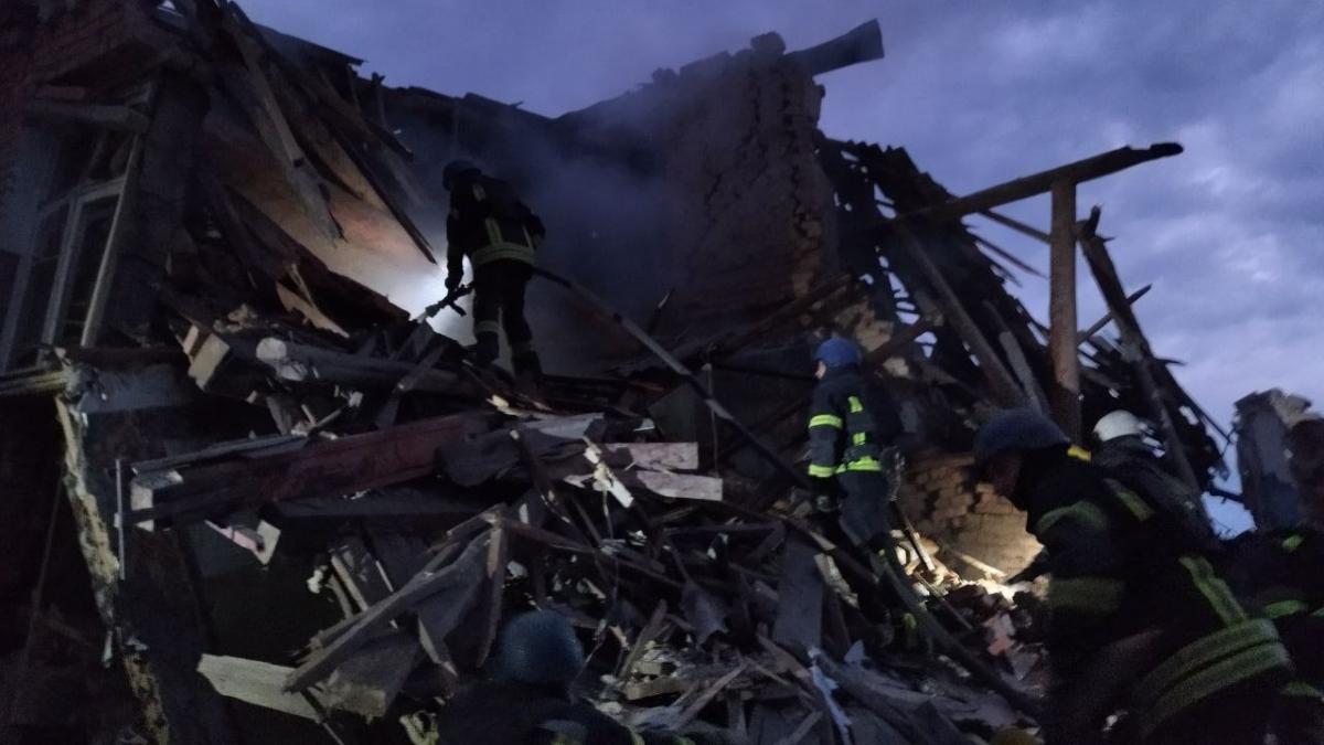 Наслідки ракетного удару по Чугуєву на Харківщині Наслідки ракетного удару по Чугуєву на Харківщині