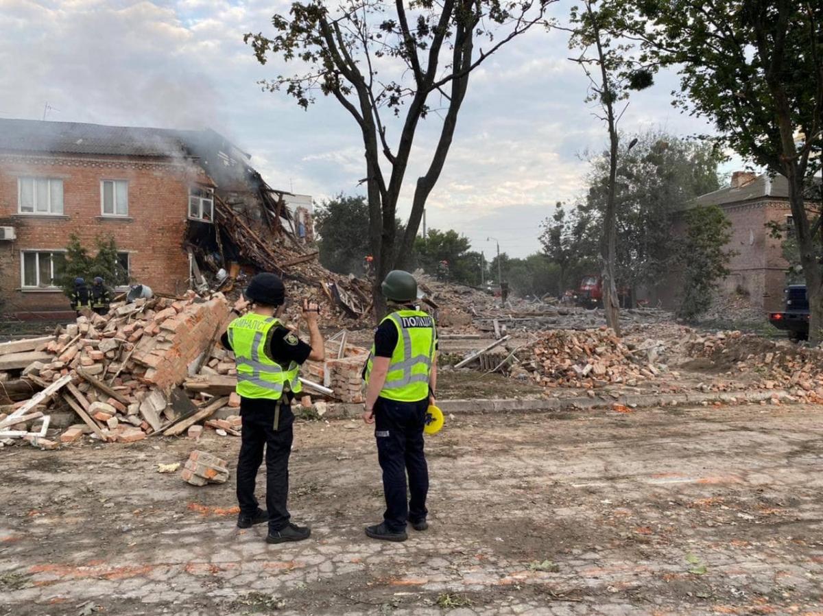 Наслідки ракетного удару по Чугуєву на Харківщині Наслідки ракетного удару по Чугуєву на Харківщині