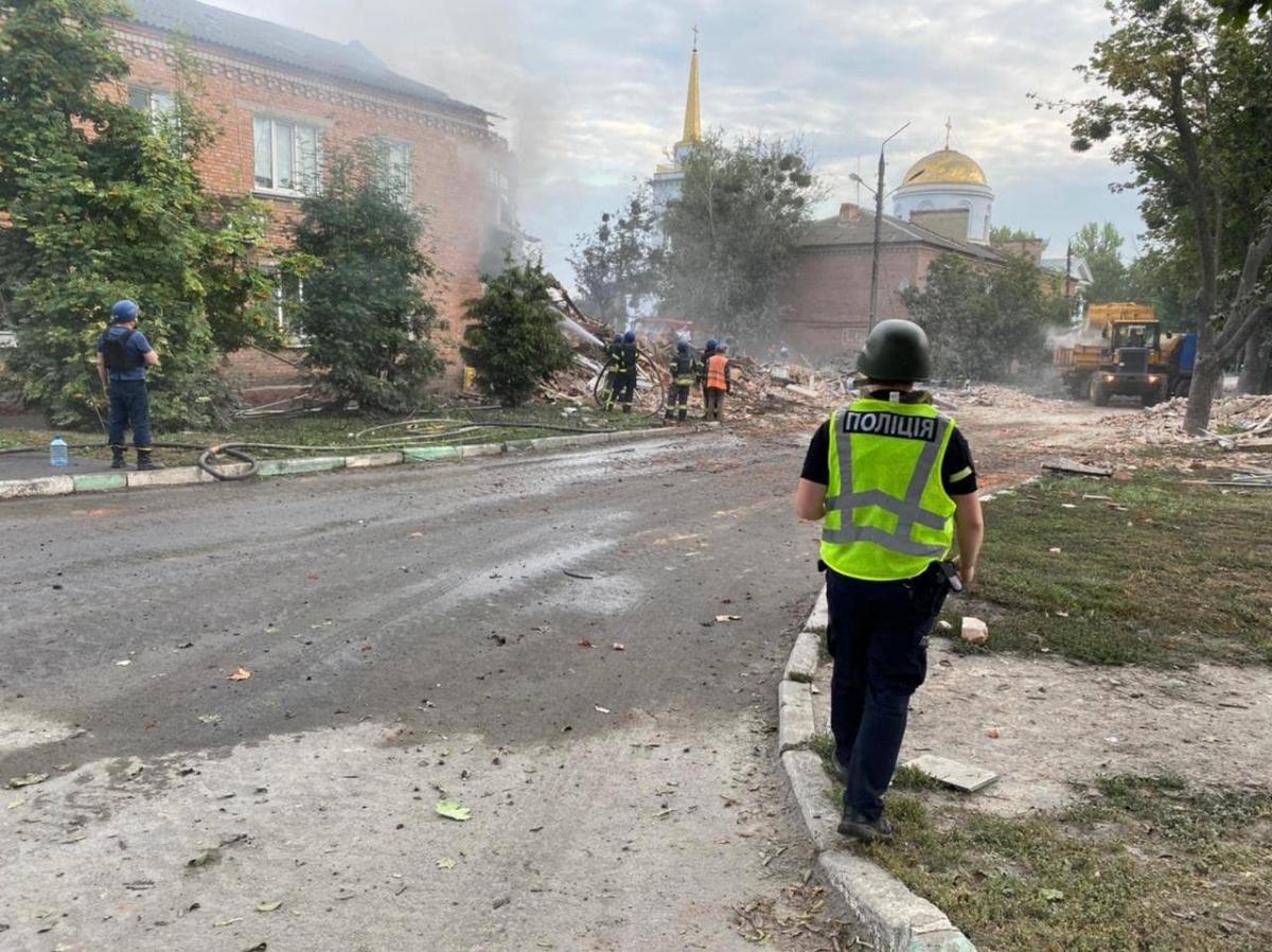 Наслідки ракетного удару по Чугуєву на Харківщині Наслідки ракетного удару по Чугуєву на Харківщині