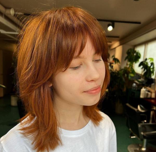 Суцільна чарівність: наймодніший чубчик 2022, що пасує всім і перетворює на зірку