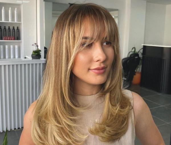 Суцільна чарівність: наймодніший чубчик 2022, що пасує всім і перетворює на зірку