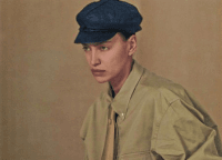 Напилася горілки і чудить: Шейк розмалювала обличчя в кольорах прапора Росії