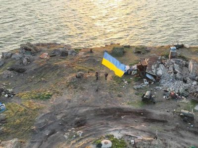 Флаг Украин на острове Змеиный 