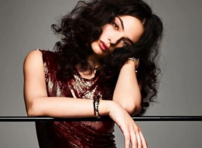 Дева Кассель