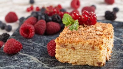 Самый вкусный торт Наполеон за 30 минут: восхитительно простой рецепт