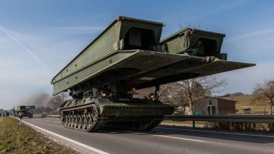 Германия передаст Украине танки для строительства мостов: что о них известно
