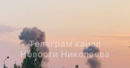 Ракетный удар по Николаеву: произошли взрывы, над городом дым