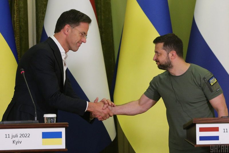 Нидерланды поставят Украине современное тяжелое оружие, панцирники и гаубицы