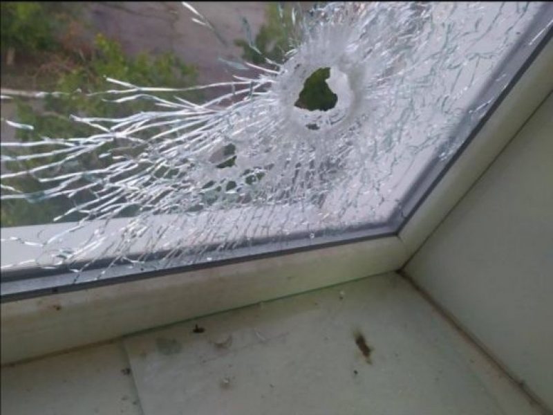 Закидали вибухівкою з дронів: в Енергодарі атакували захоплену РФ будівлю СБУ