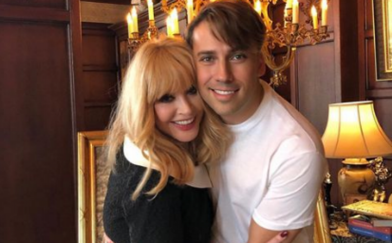 "Лет 20 этой фотографии": Галкин умилил сеть архивным фото с Аллой Пугачевой