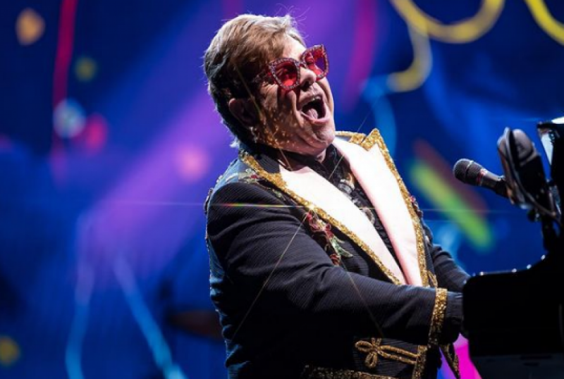 Конец эпохи: сэр Элтон Джон уходит со сцены - раскрыта причина