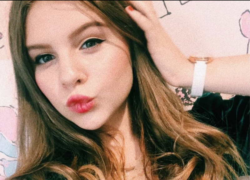 16-летняя дочь Ольги Фреймут показала похвасталась пышными формами в облегающем наряде