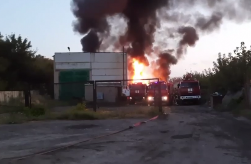 В оккупированном Донецке взорвалась нефтебаза: оккупанты в панике обвиняют ВСУ