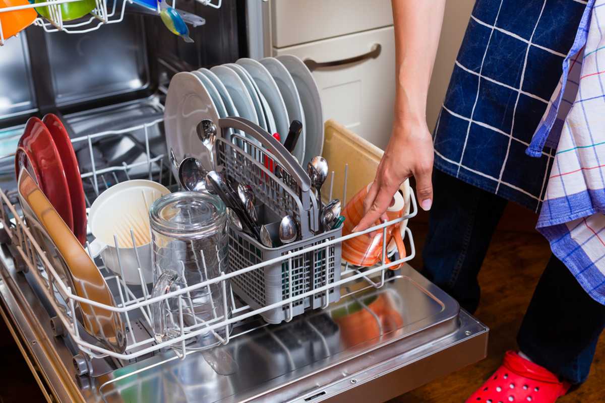 Как не испортить посуду: что категорически запрещено мыть в посудомойке - секреты хозяйкам