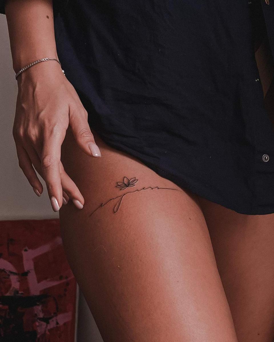 'У тебе груди супер': Анна Трінчер показала 9 татуювань в інтимних місцях