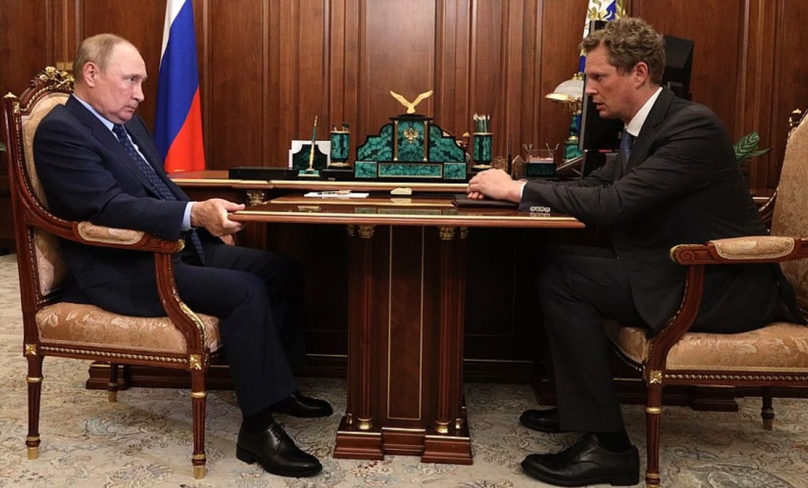 Путину нравится этот стол