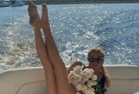 Зовсім не схожі на людські: Волочкова без бюстгальтера налякала людей