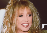 Две подружки: Вайкуле и Пугачева сходили на премьеру фильма Серебренникова