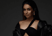 21-річна Анна Трінчер оголилася на камеру під час банних процедур