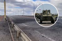 Хочуть перекинути більше військ до Херсона: РФ будує плавучий міст – розвідка Британії