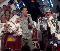 Станет папой Верки: Алексей Арестович приударил за мамой Сердючки на концерте