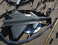 Реактивний двигун і штучний інтелект: у Туреччині представили нову модель Bayraktar