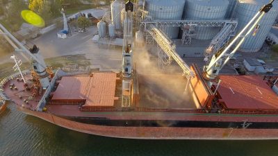 Перше судно з зерном покинуло порт Одеси – CNN