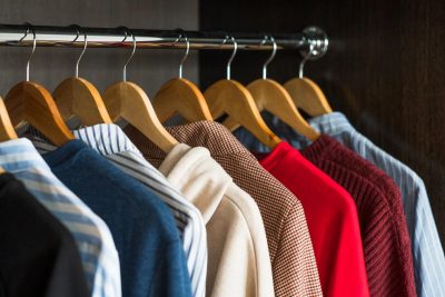 Будет ярче прежнего: 7 способов восстановить цвет одежды для разных оттенков