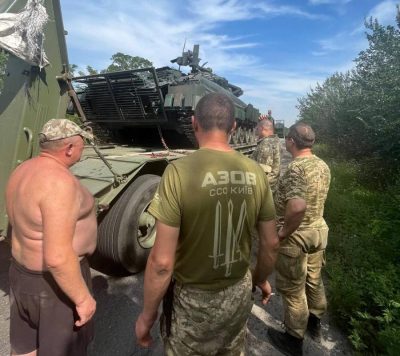 Виколупали лише на базі: ЗСУ захопили російський танк з живим бурятом всередині