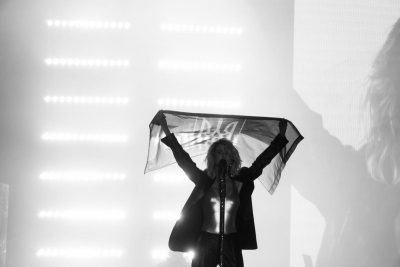 "Правий завжди той, хто захищає свій дім": Лобода на концерті емоційно заговорила про війну