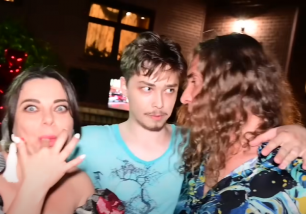 Бір шұңқырда екі адам бар азғын порно