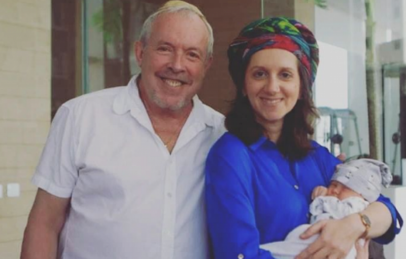 Жена Андрея Макаревича пожаловалась на 4-месячного сына