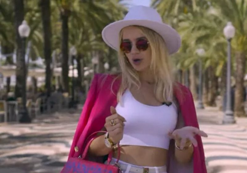 Российской блогерше в Испании разрисовали машину. Она в истерике из-за "русофобии"