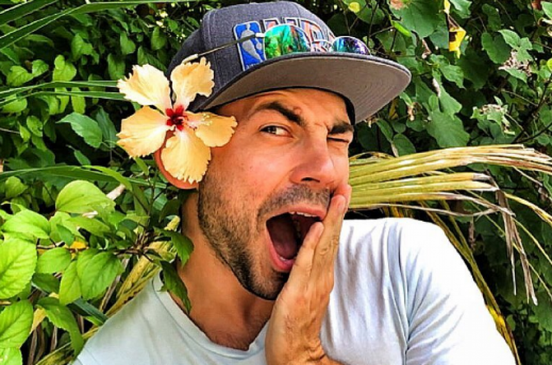 Андрей Бедняков показал, как выглядел 20 лет назад на первом фото на паспорт