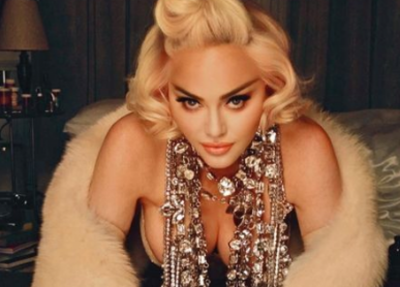 Солодкі 64: Мадонна показала "святкові" сідниці в облягаючій сукні