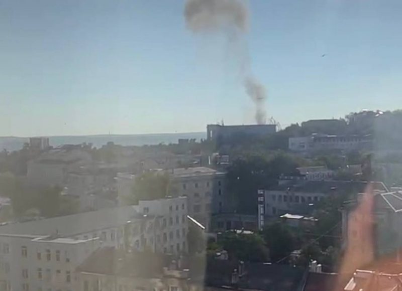 Взрывы в Севастополе: по штабу ЧФ России ударили беспилотником